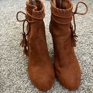 Bamboo heeled chestnut booties